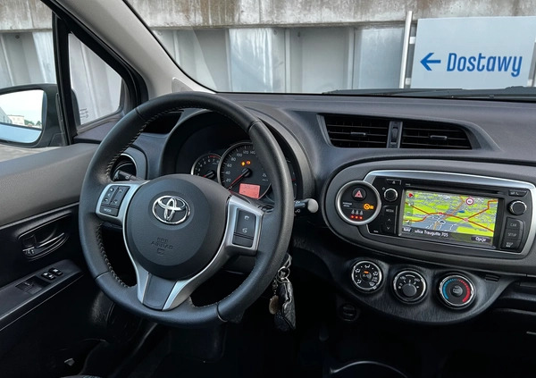 Toyota Yaris cena 34222 przebieg: 63000, rok produkcji 2011 z Sochaczew małe 277